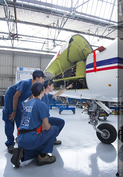 Lycee Airbus St Martin - apprentices in training Lycee Airbus St Martin - apprentices in training