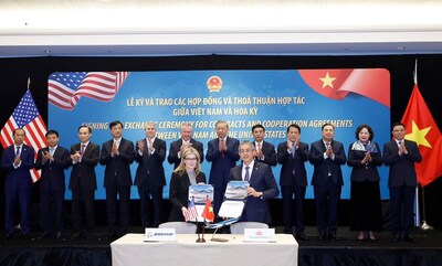Vietnam and U.S. government officials joined Stephanie Pope, president and CEO of Boeing Commercial Airplanes, and Dang Ngoc Hoa, chairman of the Board of Directors of Vietnam Airlines, at a ceremony in Washington, D.C. today to announce an order for 50 737 MAX airplanes. Vietnam and U.S. government officials joined Stephanie Pope, president and CEO of Boeing Commercial Airplanes, and Dang Ngoc Hoa, chairman of the Board of Directors of Vietnam Airlines, at a ceremony in Washington, D.C. today to announce an order for 50 737 MAX airplanes.